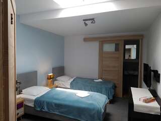 Мотели es8bar Łozina Двухместный номер с 2 отдельными кроватями и ванной комнатой-5